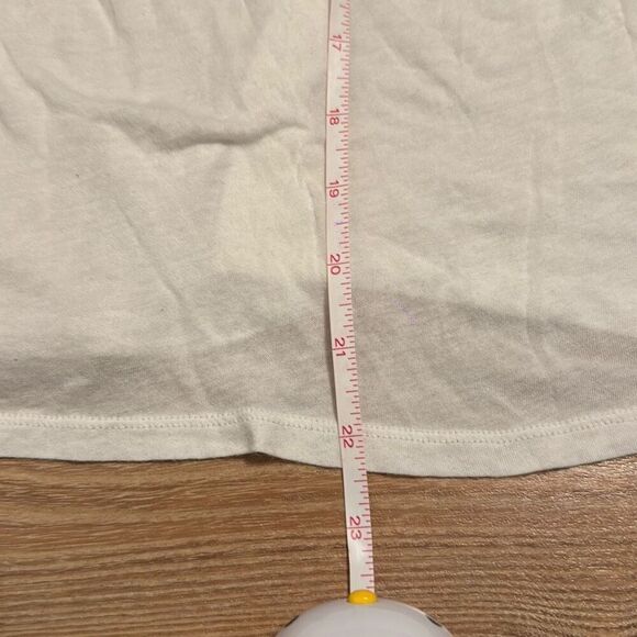 Juicy couture white ruffle top size medium   Vintage! Has small pin hole in the - Picture 8 of 9